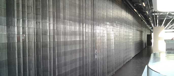 Curtains in metal meshes